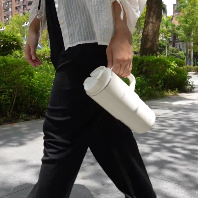 【𝗸𝗼𝗹𝗶𝗻 𝗣𝗹𝘂𝘀 熱霸杯🔥】隨行冷熱破壁機｜免泡豆現打豆漿 × 果汁、冰沙、濃湯，一杯現打現喝，輕巧好攜帶！