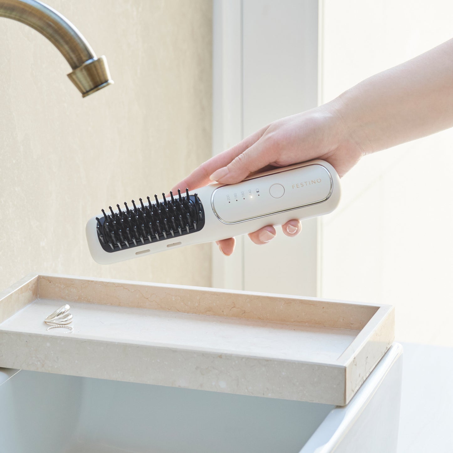 【限時贈隔熱收納袋】日本𝖥𝖤𝖲𝖳𝖨𝖭𝖮 順順子｜負離子電熱直髮梳